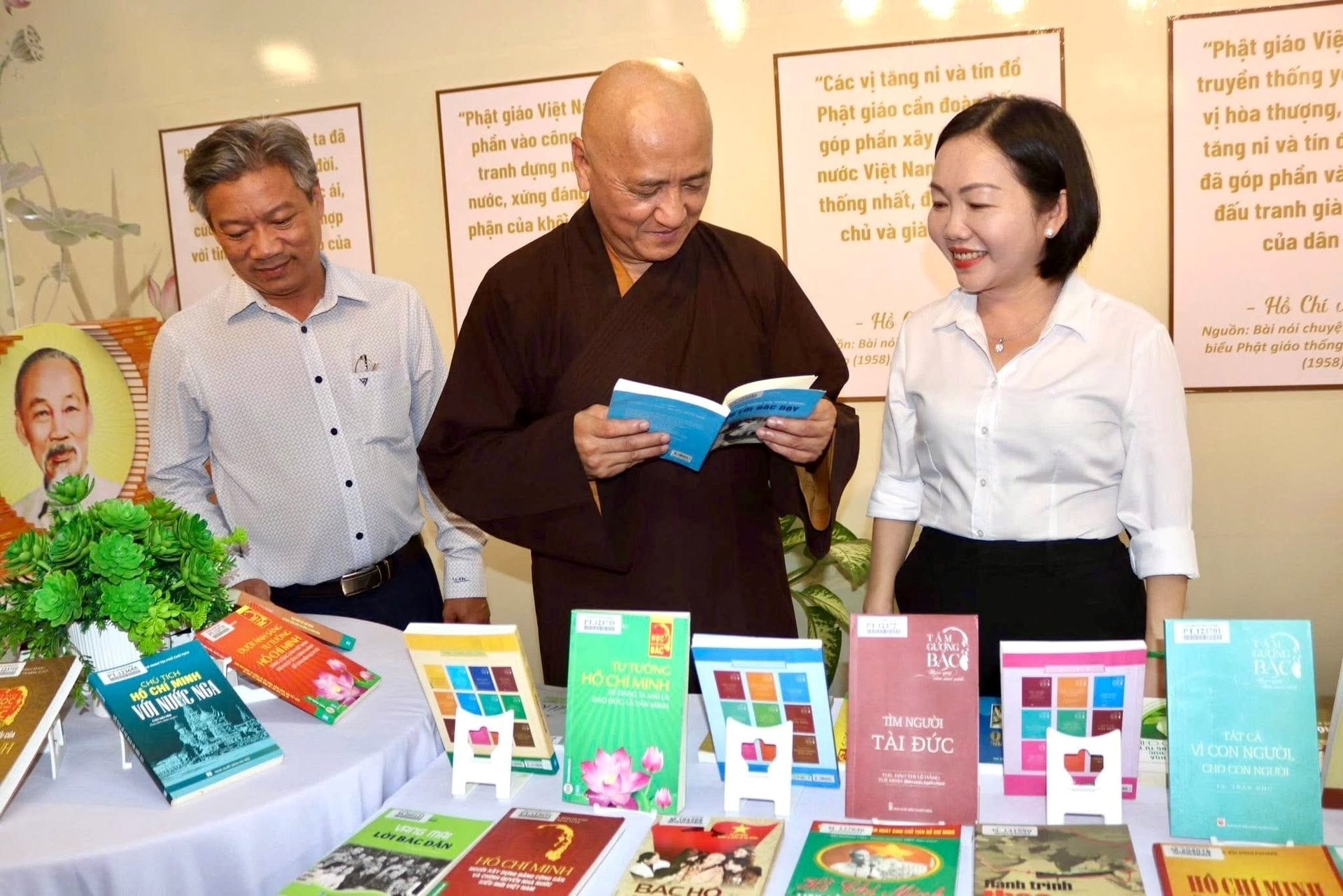 Tham quan "Không gian văn hóa Hồ Chí Minh" tại Tổ đình chùa Hội Khánh